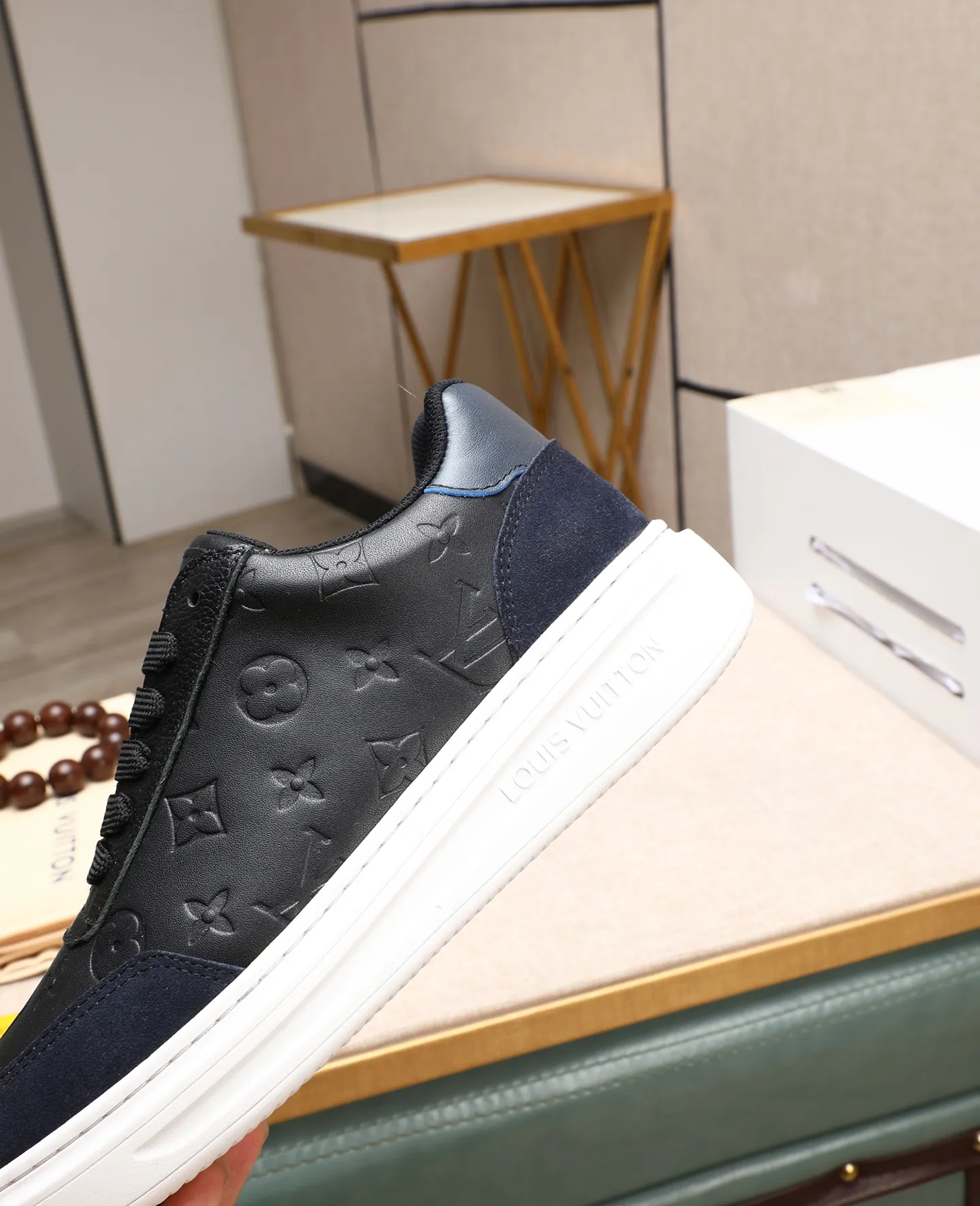 Men's shoes 💰540 📛📛【LOUIS VUITTON】Louis Vuitton new product👟Milan fashion catwalk style🇰🇾🇰🇾LV family logo, celebrity style, a must-have for fashionistas⚠️Classic presbyopia flower➕Water-dyed cow lining➕Special outsole👞Number 38-44 (45 46 custom-made)
